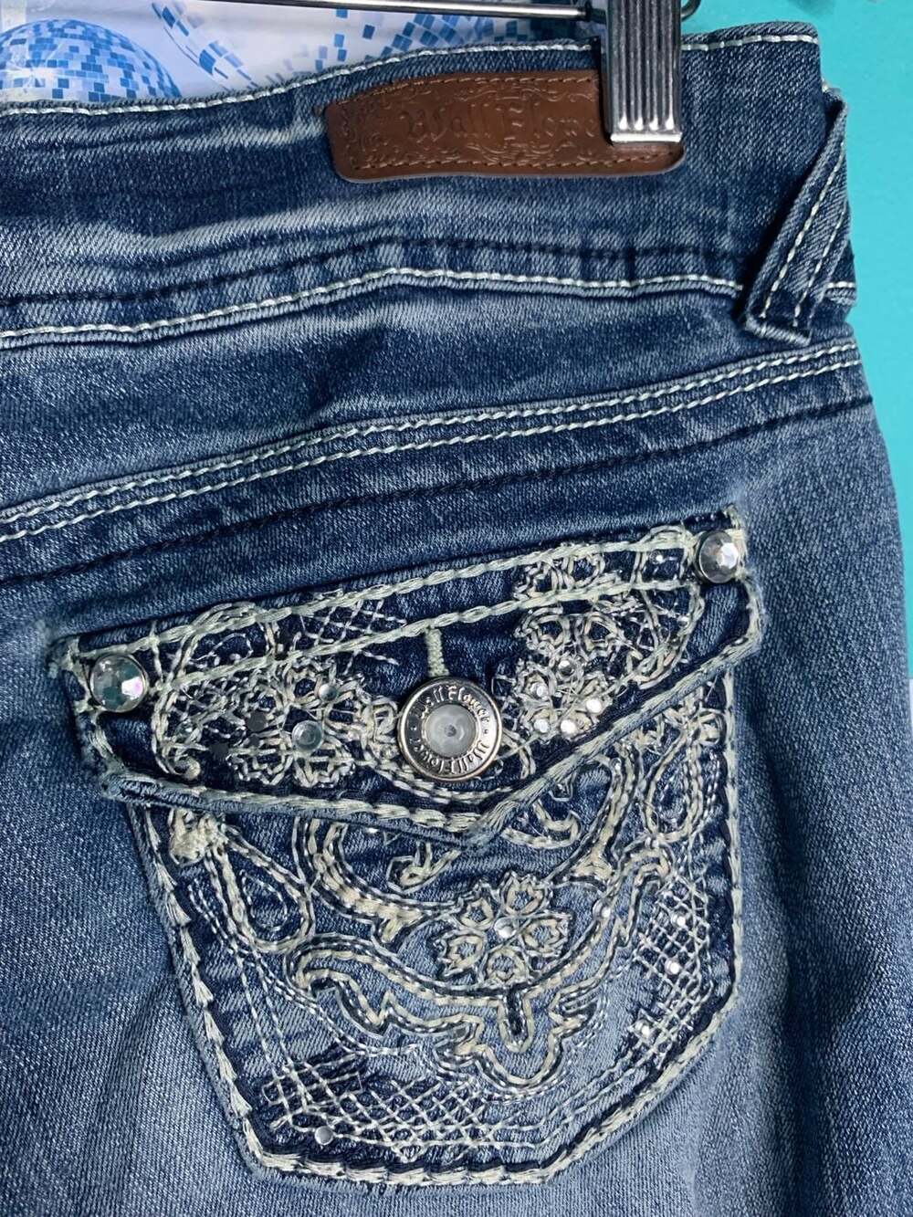 WallFlower Jeans Size 5 Blue Rhinestone Flap Pocket Capri